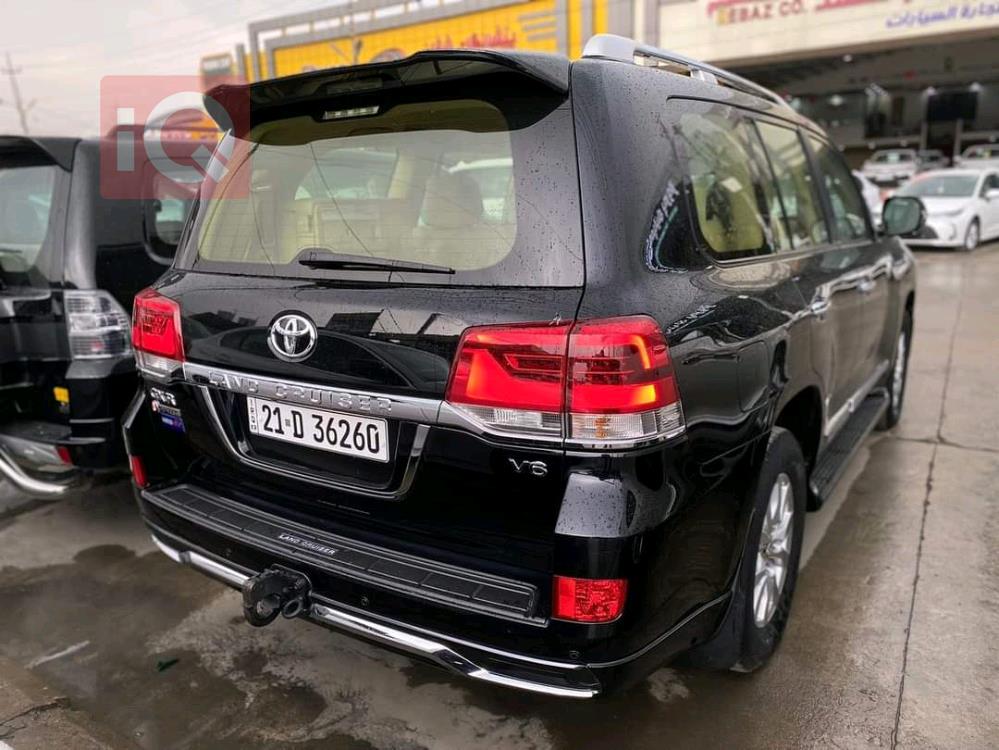 تۆیۆتا لاند کروزەر